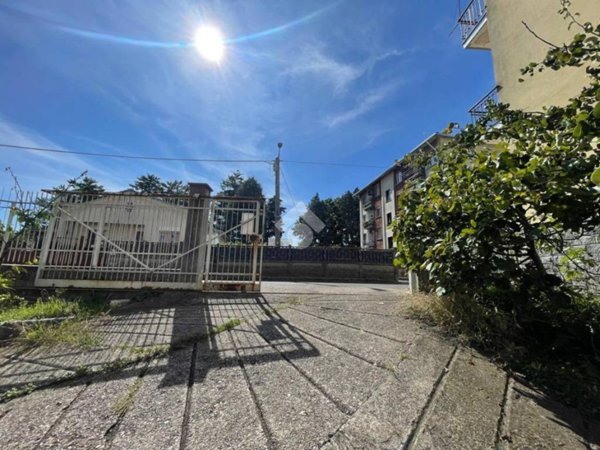 locale commerciale in vendita a Rescaldina