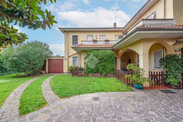 casa indipendente in vendita a Rescaldina