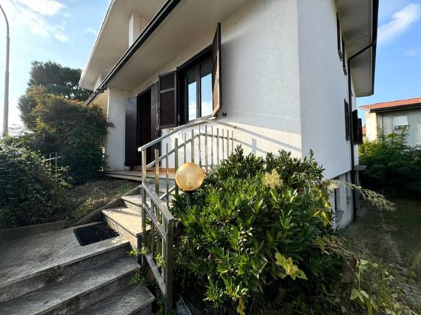 casa indipendente in vendita a Rescaldina in zona Rescalda