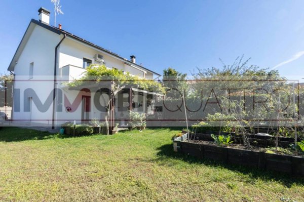 casa indipendente in vendita a Rescaldina