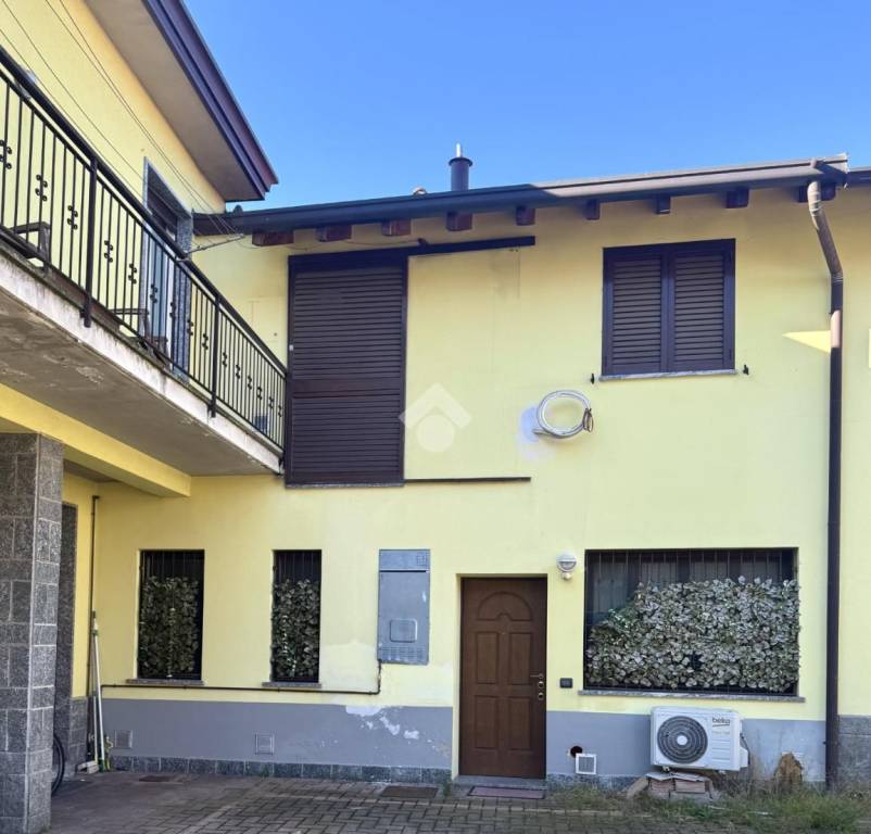 casa indipendente in vendita a Rescaldina