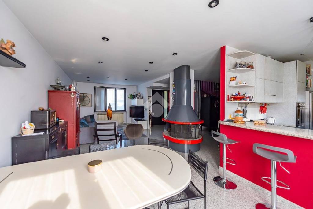 casa indipendente in vendita a Rescaldina in zona Rescalda