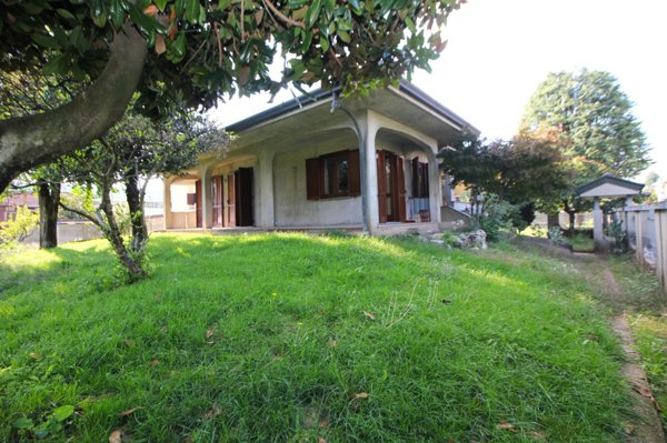 casa indipendente in vendita a Rescaldina