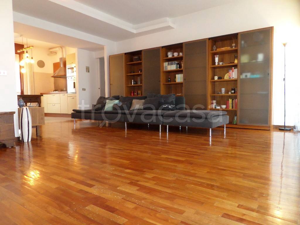 appartamento in vendita a Rescaldina in zona Rescalda