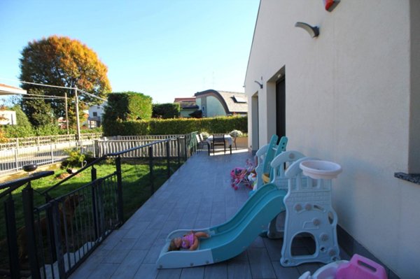 casa indipendente in vendita a Rescaldina