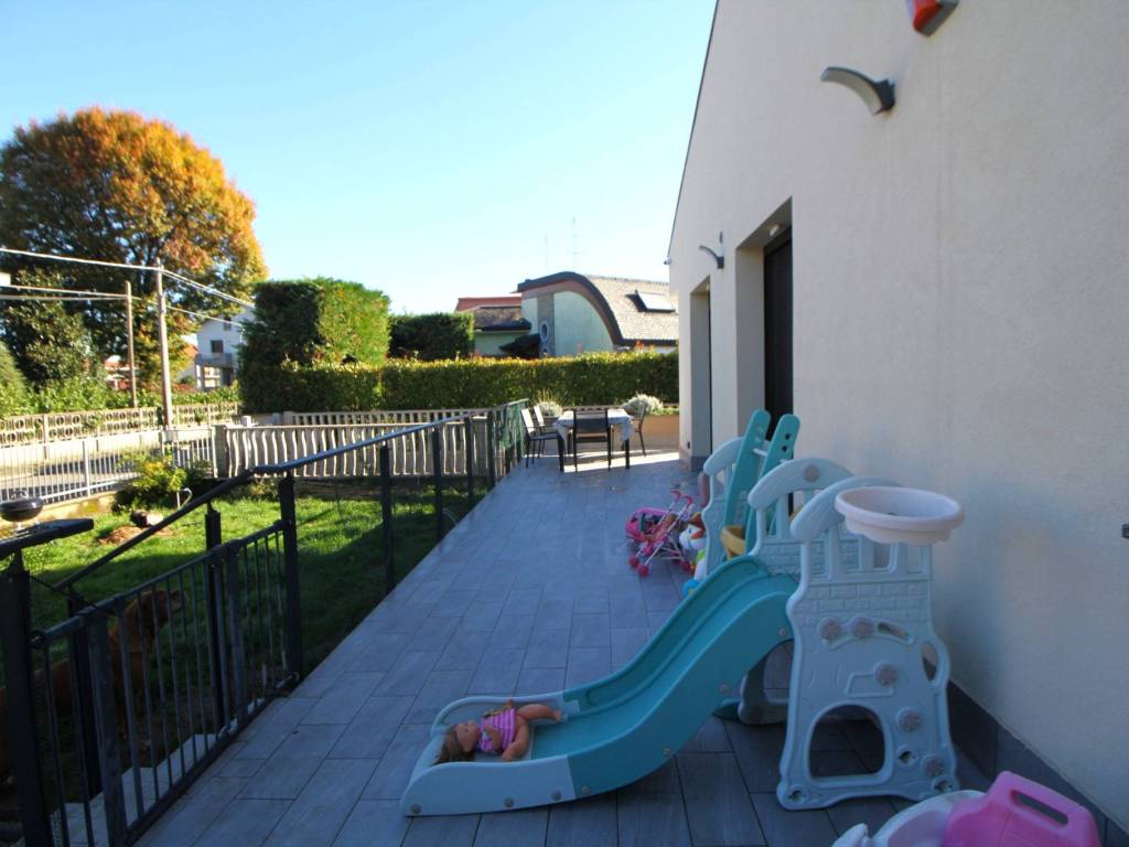 casa indipendente in vendita a Rescaldina