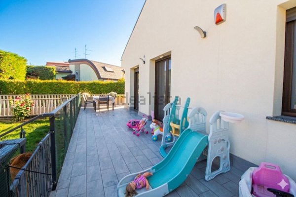 casa indipendente in vendita a Rescaldina