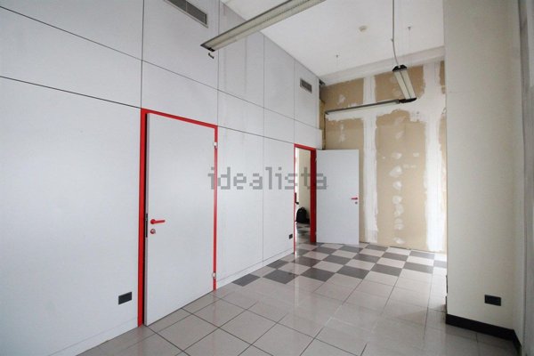 locale commerciale in vendita a Rescaldina