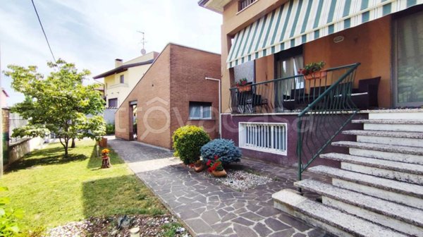 casa indipendente in vendita a Rescaldina in zona Rescalda