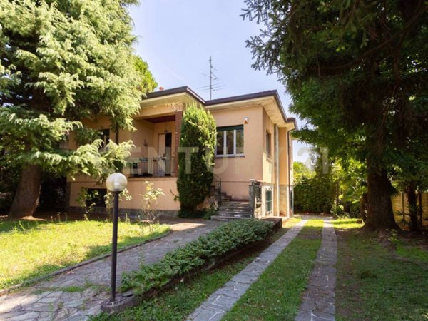 casa indipendente in vendita a Rescaldina