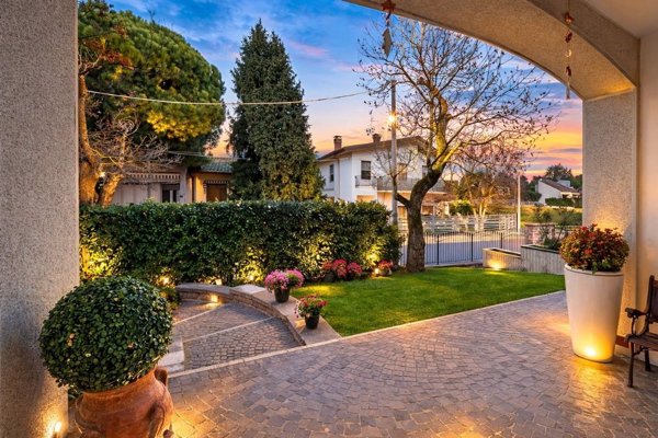 casa indipendente in vendita a Rescaldina