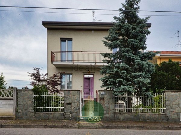 casa indipendente in vendita a Rescaldina