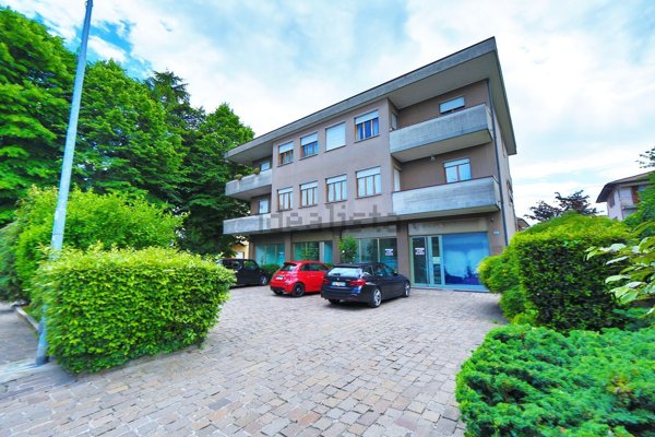 locale commerciale in vendita a Rescaldina