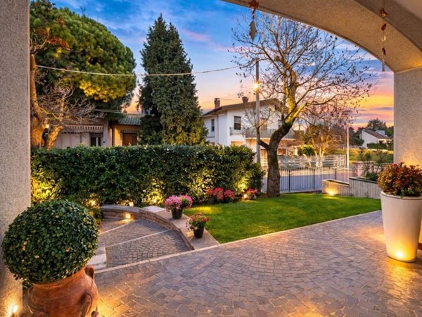 casa indipendente in vendita a Rescaldina