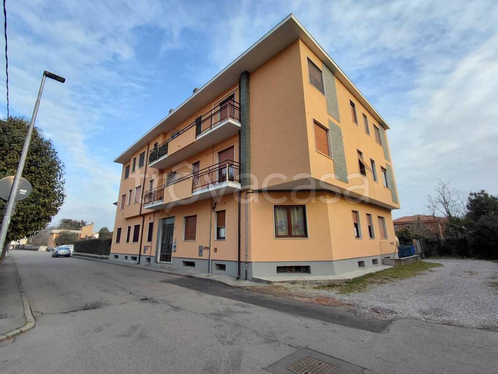 appartamento in vendita a Rescaldina in zona Rescalda