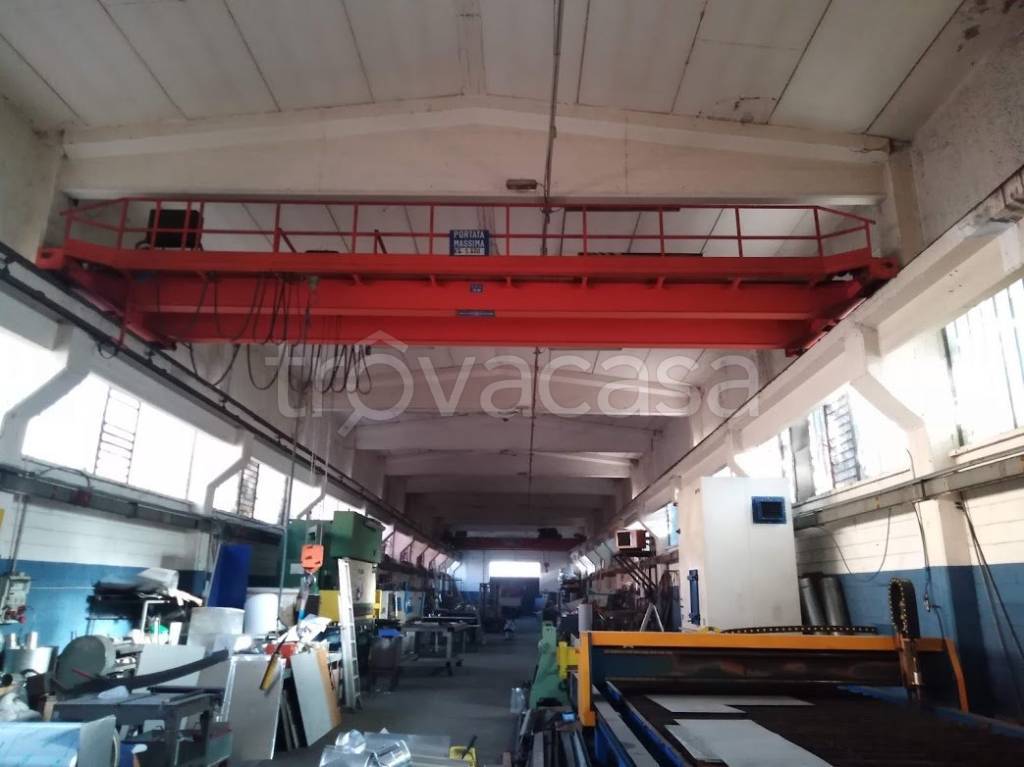 locale commerciale in vendita a Rescaldina