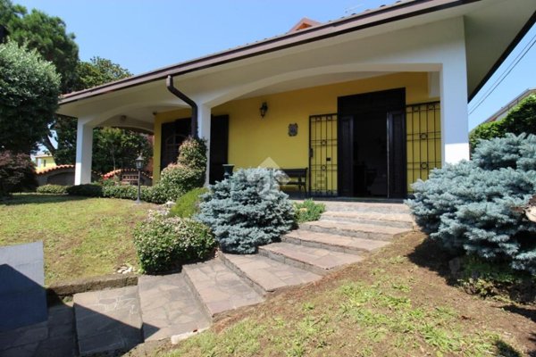 casa indipendente in vendita a Rescaldina