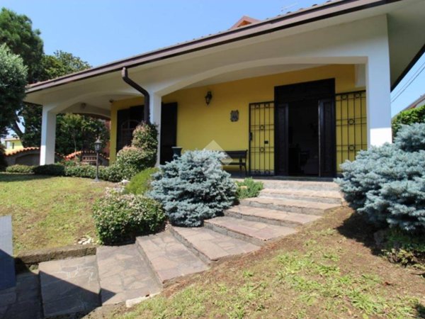 casa indipendente in vendita a Rescaldina