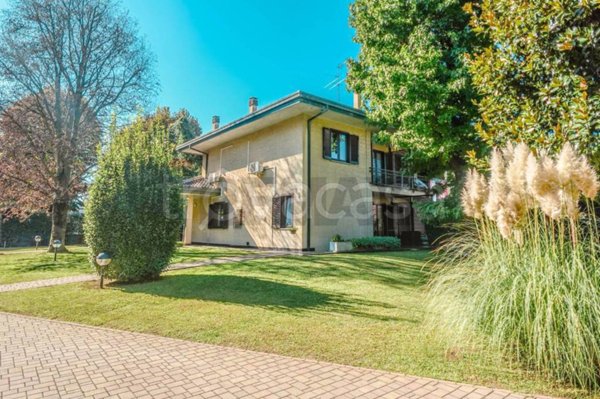 casa indipendente in vendita a Rescaldina