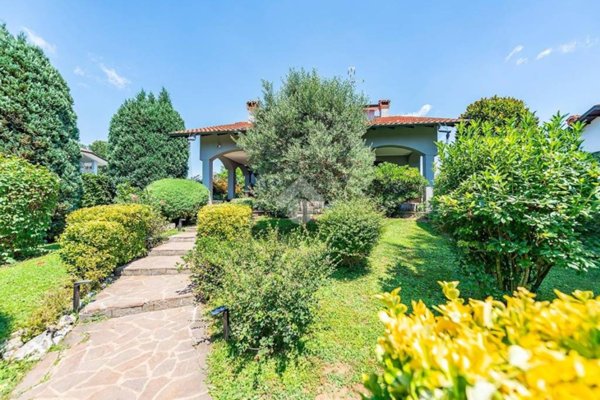 casa indipendente in vendita a Rescaldina