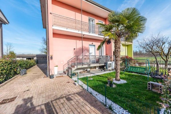 casa indipendente in vendita a Rescaldina