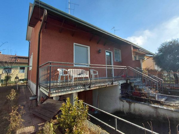 casa indipendente in vendita a Rescaldina