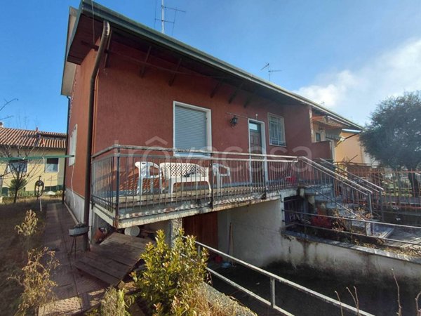 casa indipendente in vendita a Rescaldina