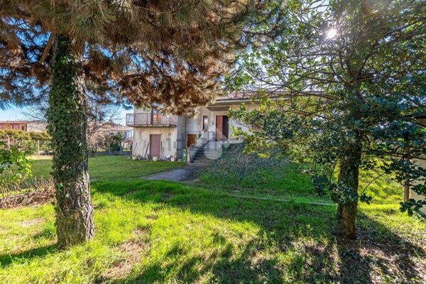 casa indipendente in vendita a Rescaldina