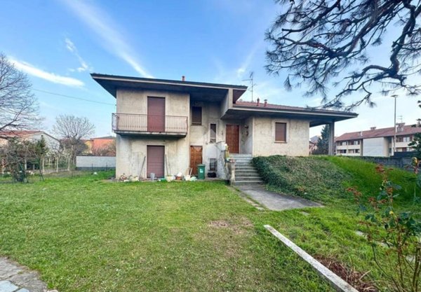 casa indipendente in vendita a Rescaldina