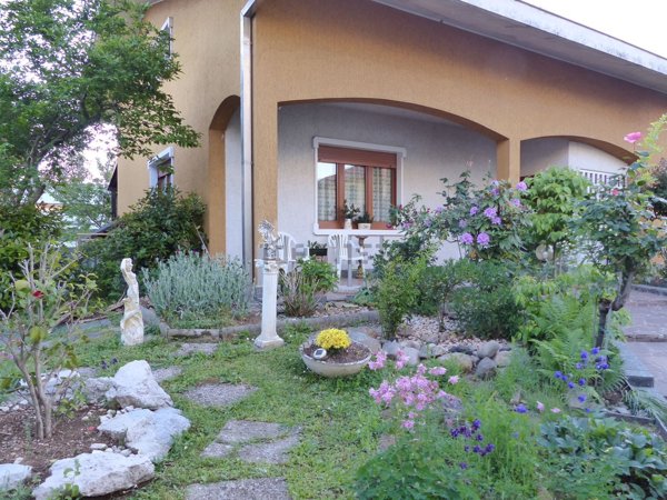 casa indipendente in vendita a Rescaldina