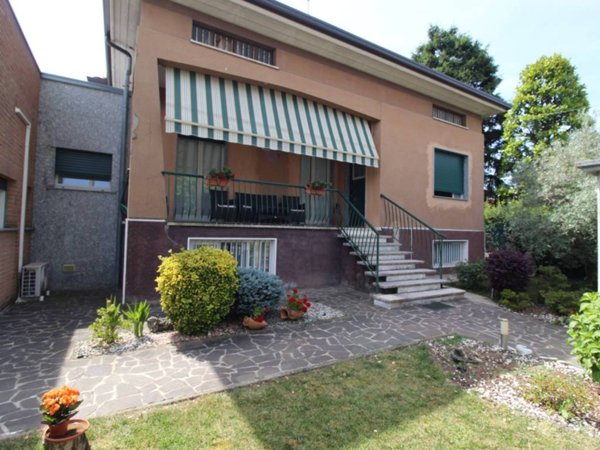 casa indipendente in vendita a Rescaldina in zona Rescalda