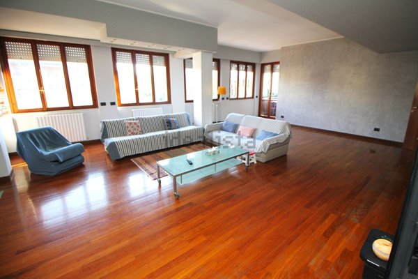 appartamento in vendita a Rescaldina in zona Rescalda