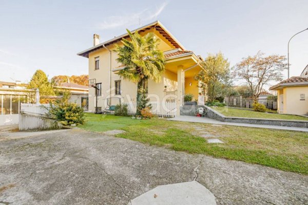 casa indipendente in vendita a Rescaldina