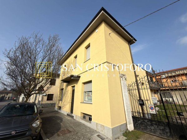 casa indipendente in vendita a Rescaldina