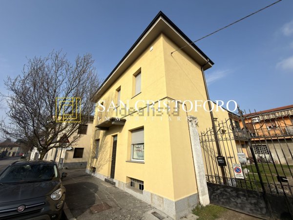 casa indipendente in vendita a Rescaldina