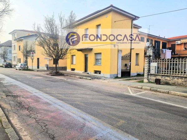 casa indipendente in vendita a Rescaldina