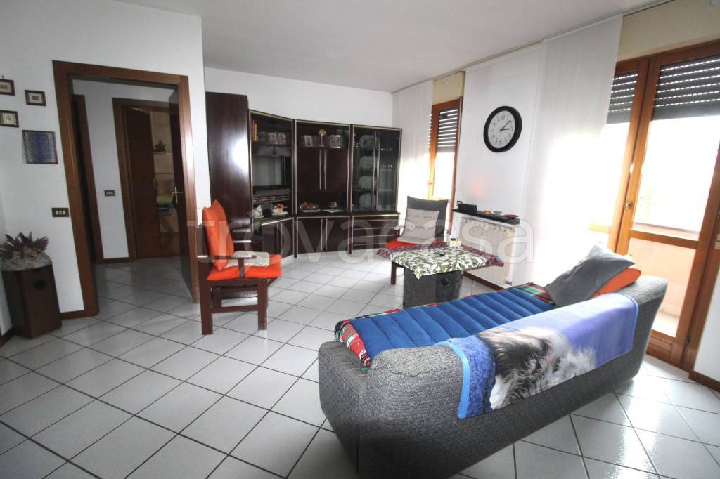 appartamento in vendita a Rescaldina in zona Rescalda