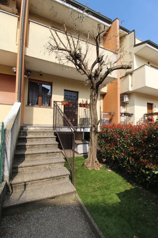 casa indipendente in vendita a Rescaldina in zona Rescalda