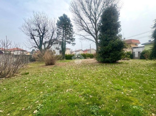 casa indipendente in vendita a Rescaldina