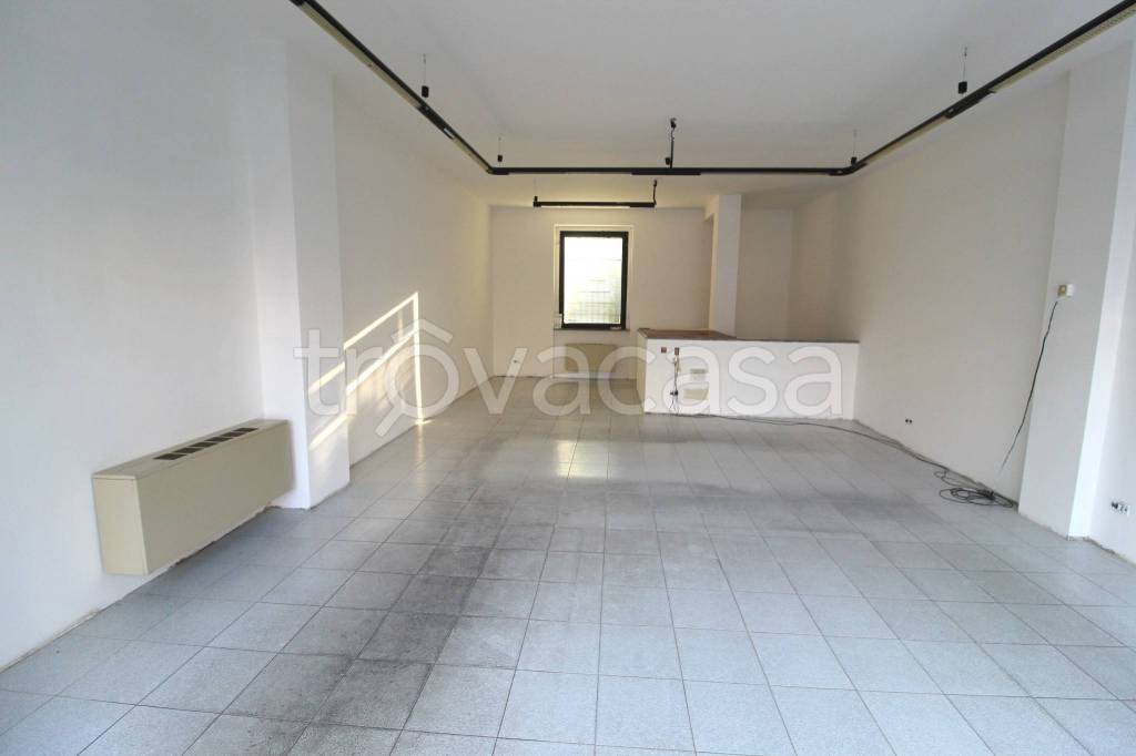 negozio in vendita a Rescaldina in zona Rescalda