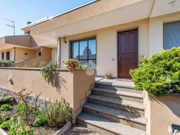 casa indipendente in vendita a Rescaldina