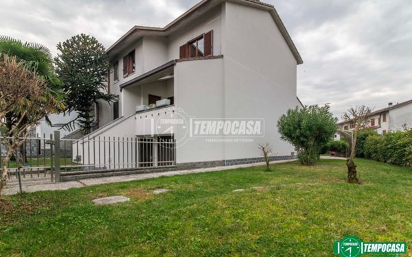 casa indipendente in vendita a Rescaldina