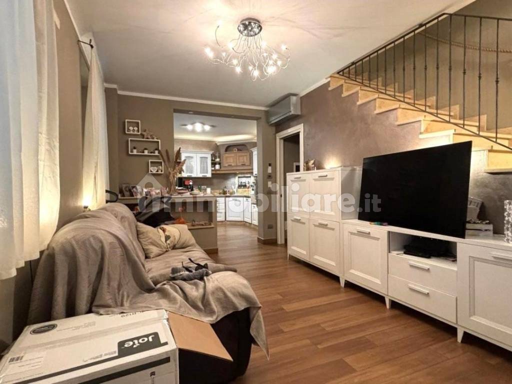 casa indipendente in vendita a Rescaldina