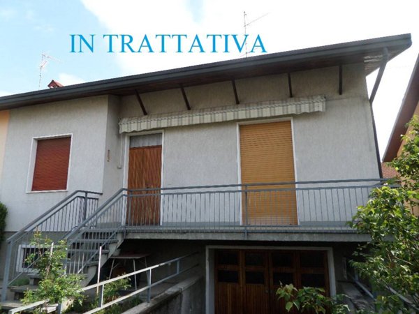 casa indipendente in vendita a Rescaldina in zona Ravello
