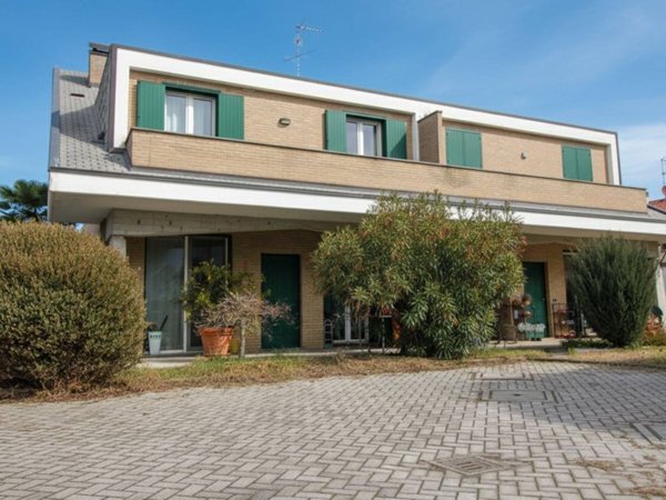 casa indipendente in vendita a Rescaldina