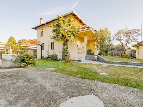 casa indipendente in vendita a Rescaldina