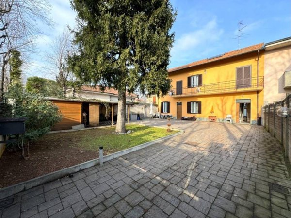 casa indipendente in vendita a Rescaldina