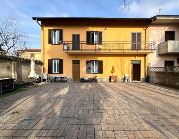 casa indipendente in vendita a Rescaldina in zona Ravello
