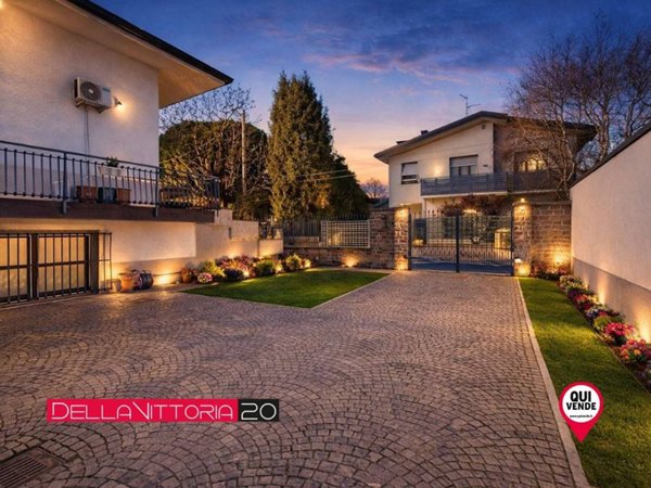 casa indipendente in vendita a Rescaldina