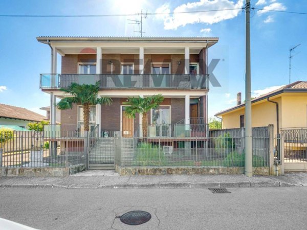 casa indipendente in vendita a Rescaldina